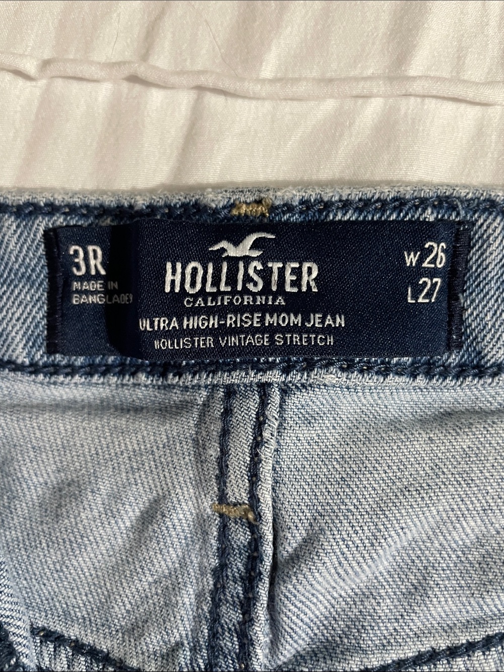 Hollister Light Wash Denim Jeans with Embroidered Daisies - Picture 4 of 5